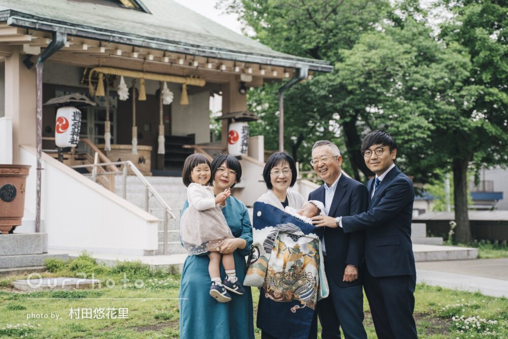 「スムーズに撮影」緑豊かな神社で祖父母も一緒に穏やかなお宮参りの撮影