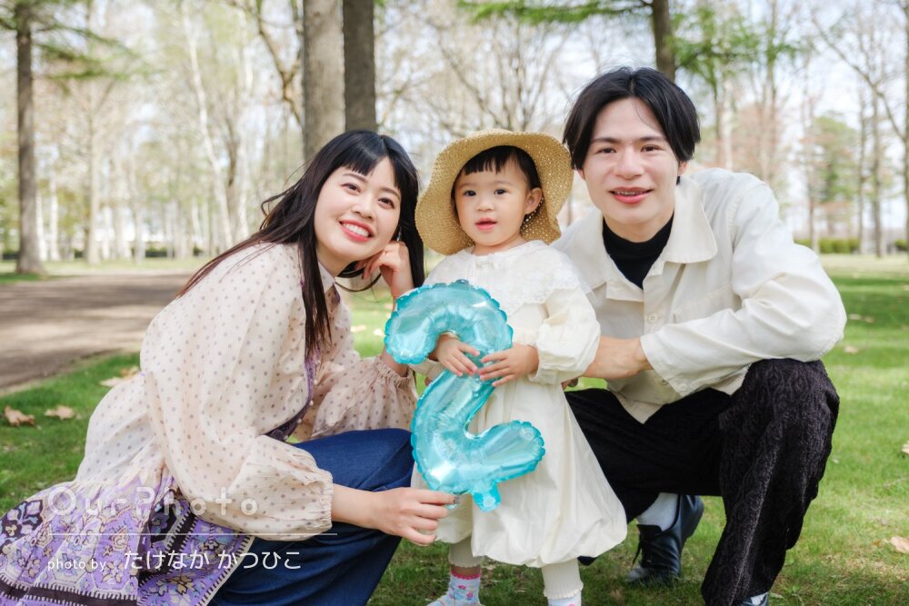 「素敵な表情を引き出して」2歳誕生日の北海道旅行記念に家族写真の撮影
