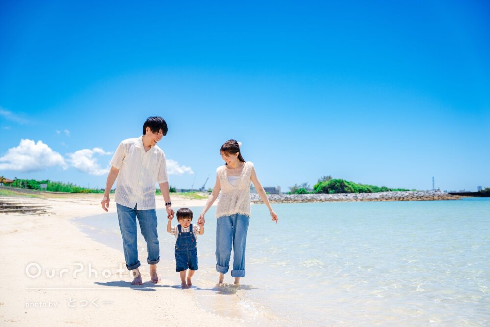 「最高の思い出になりました」青空とキラキラ輝く海を背景に家族写真撮影