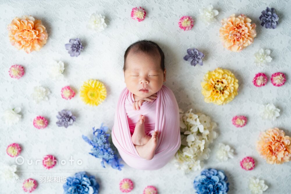 「赤ちゃんの扱いに慣れていてとても安心」お花とニューボーンフォト撮影
