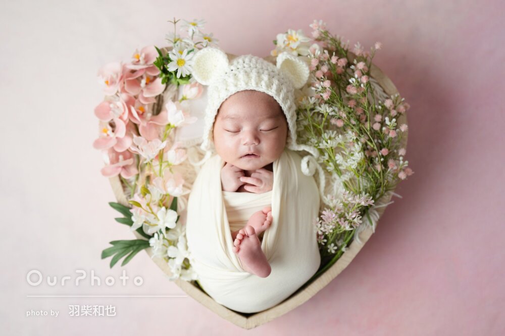 「家族での最初の思い出」お花に囲まれてニューボーンフォトの撮影