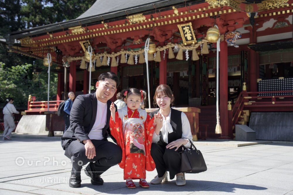 「素敵な思い出を沢山」色鮮やかな晴れ着姿が季節の花に映える七五三撮影