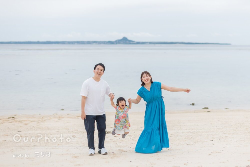 「娘の成長を一段と感じる」楽しそうな笑顔弾ける！沖縄で家族写真の撮影