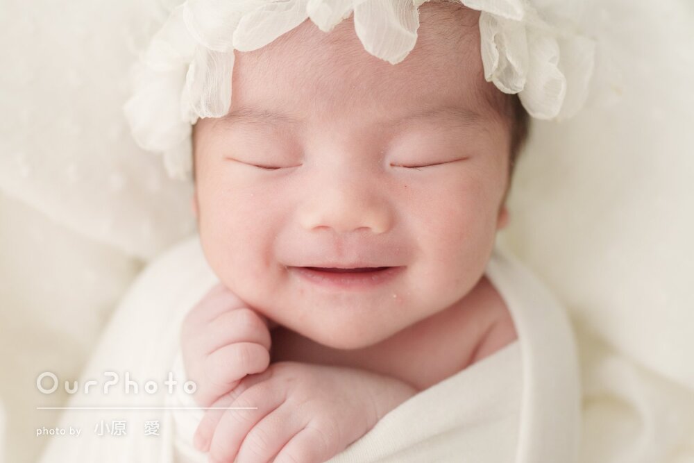 天使のような微笑みも逃さず！おしゃれで可愛いニューボーンフォトの撮影