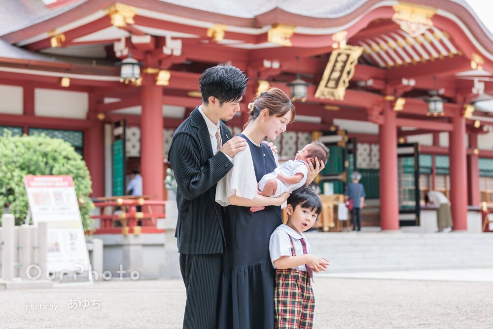「オシャレで非常に大満足」鮮やかなお祝い着が素敵！神社でお宮参り撮影