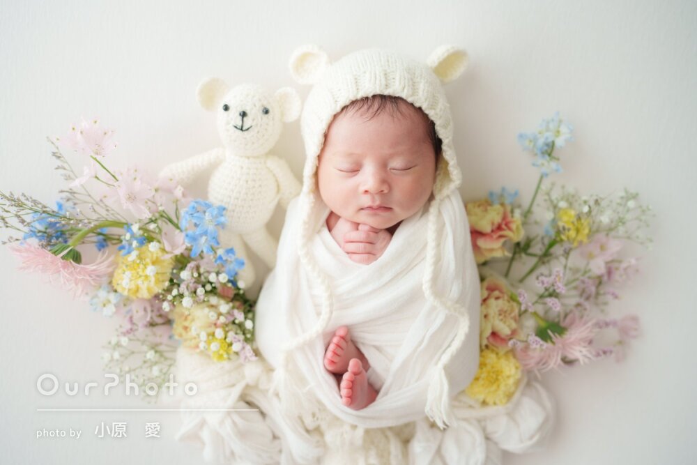 「見ていてとても楽しかった」生花を添えて素敵なニューボーンフォト撮影