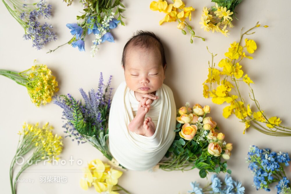 「華やかでとても素敵」鮮やかな花々と可愛らしいニューボーンフォト撮影