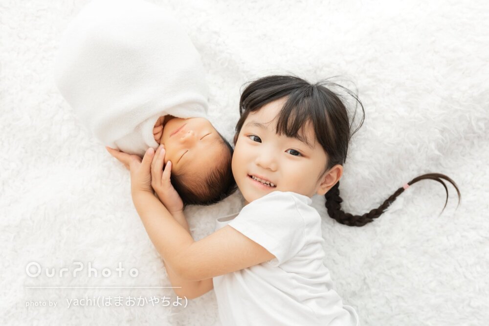 「楽しかった」家族一緒に白コーデが素敵！可愛いニューボーンフォト撮影