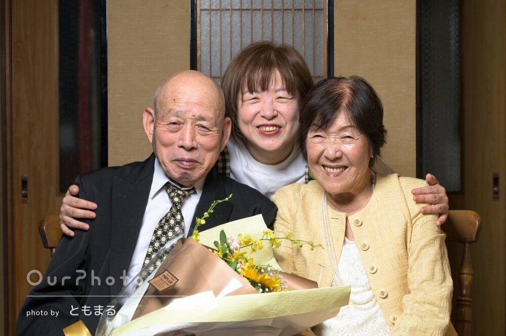 「両親も楽しかったと満足」笑顔の瞬間が輝く金婚式の記念写真の撮影