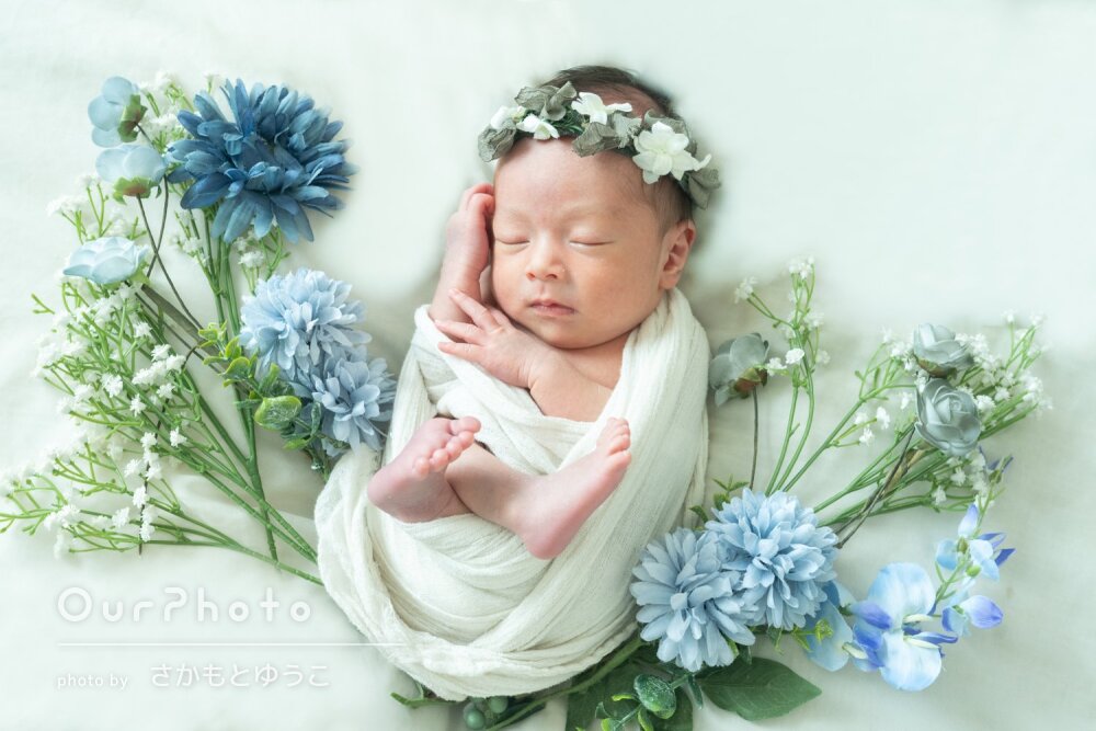 「かわいい写真を撮って」ご自宅で白コーデのニューボーンフォトの撮影