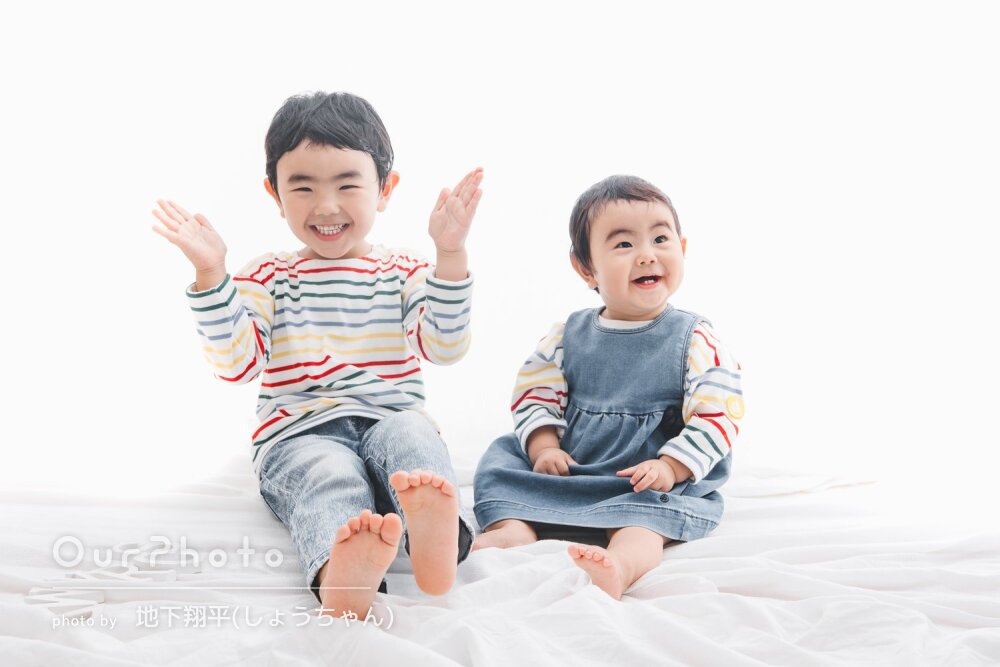 「上の子も下の子もニコニコ」リンクコーデで1歳バースデーフォトの撮影