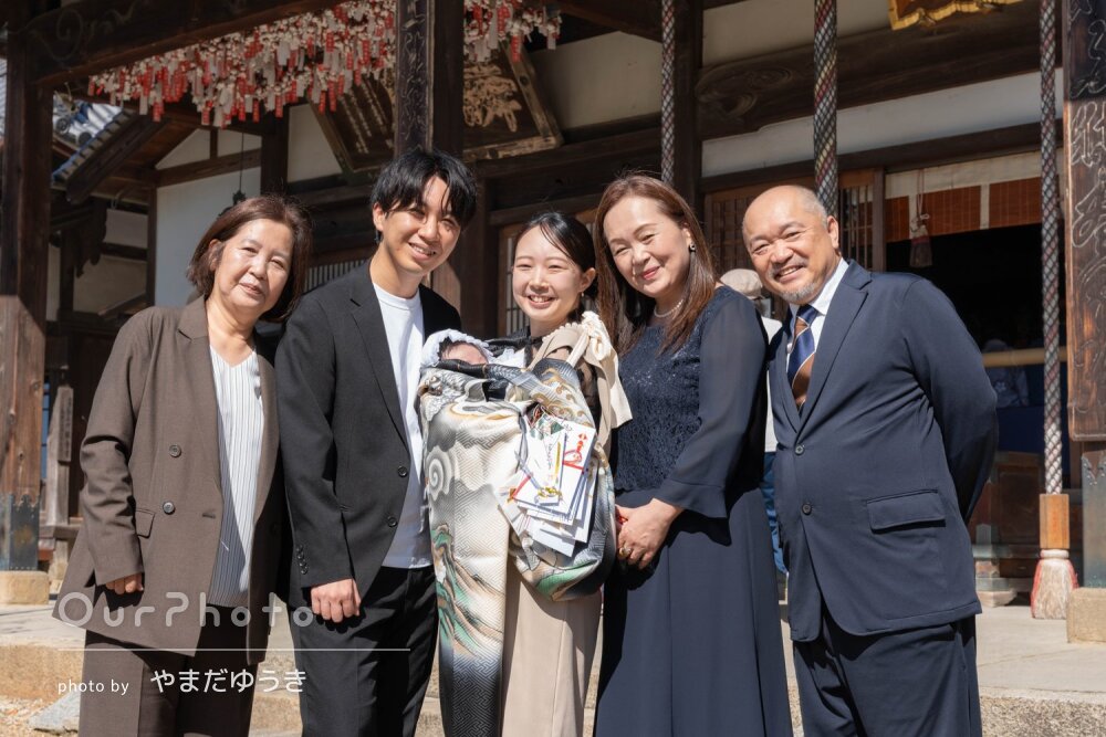 「子供のことを優先に考えて」祖父母も一緒に温かな笑顔でお宮参りの撮影