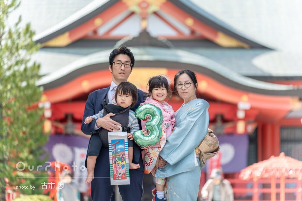 「いつもの姿」ピンクの和装の3歳女の子！神社で笑顔の七五三の撮影