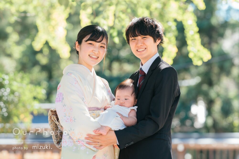 「いろいろな表情のお写真」祖母も一緒に神社で女の子のお宮参りの撮影