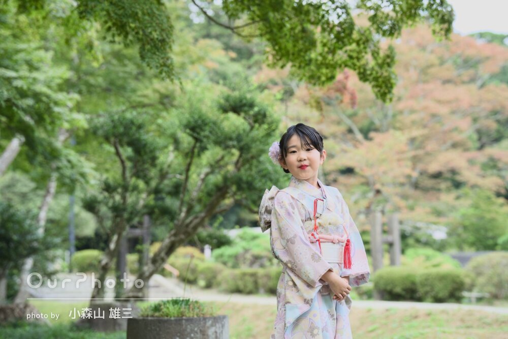 「ふんわりとした柔らかい雰囲気」庭園に和装姿が映える7歳七五三の撮影