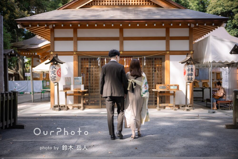 「立ち位置やポーズなども丁寧に指定」家族3人で温かなお宮参りの撮影