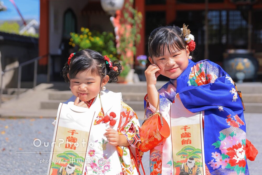 「色鮮やかな写真」自然な笑顔が可愛い姉妹！美しい和装で七五三の撮影