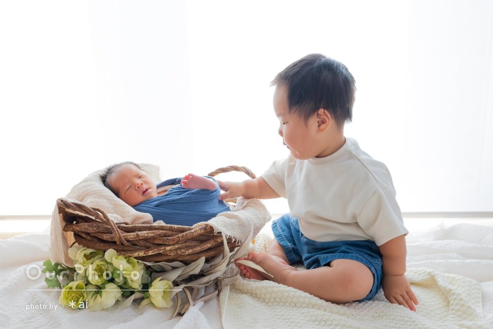 「いい思い出」穏やかな兄弟ショット！自宅でニューボーンフォトの撮影