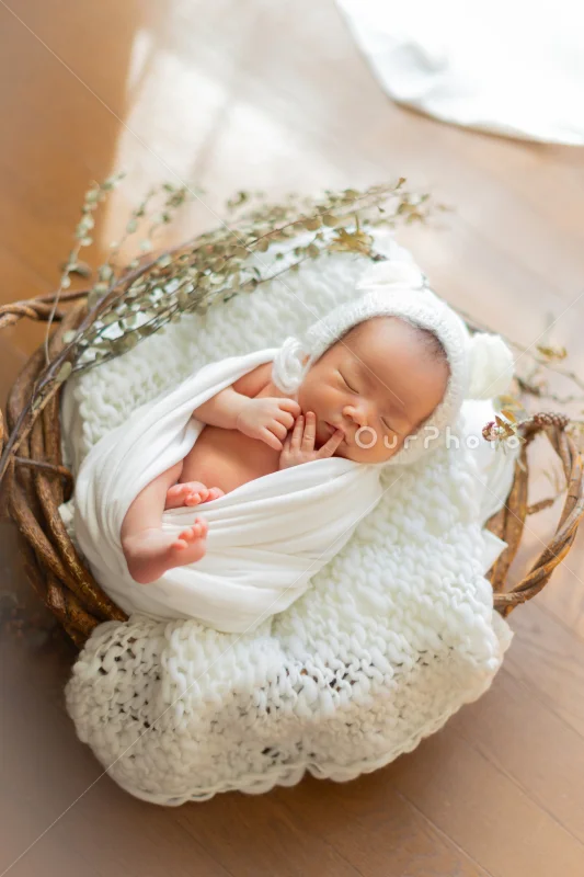 石川県小松市でニューボーンフォトの出張撮影｜カメラマンの撮影例と