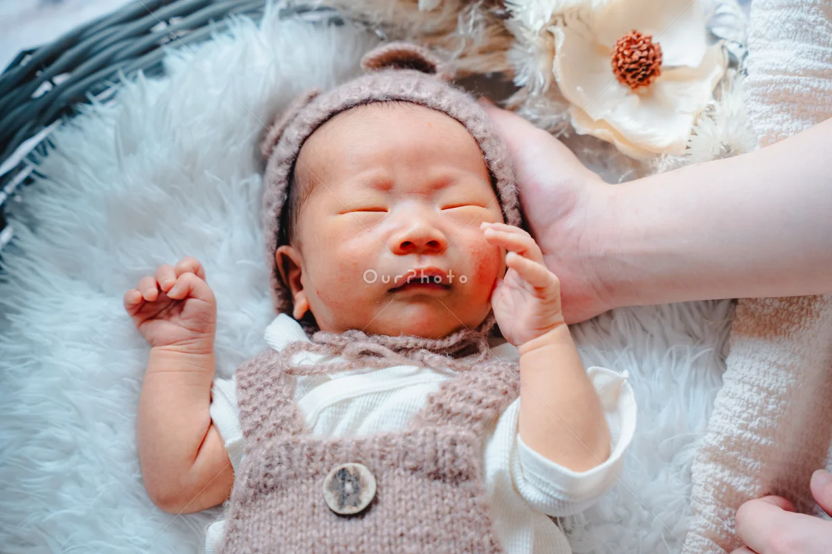 千葉県八千代市でニューボーンフォトの出張撮影｜カメラマンの撮影例と